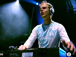 Xplore : Armin Van Buuren deejay support